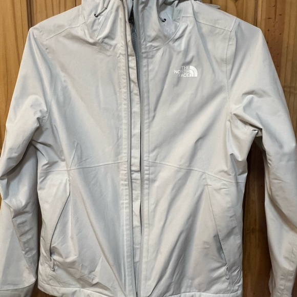 The North Face Women's Jacket in Light Gray - Picture 4 of 7
